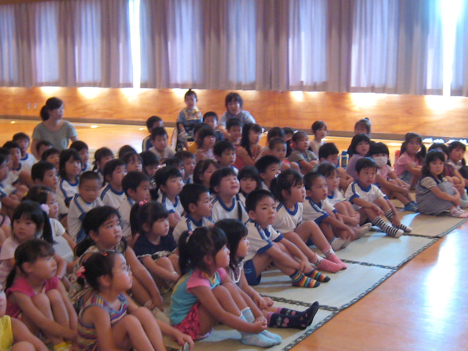 ����������