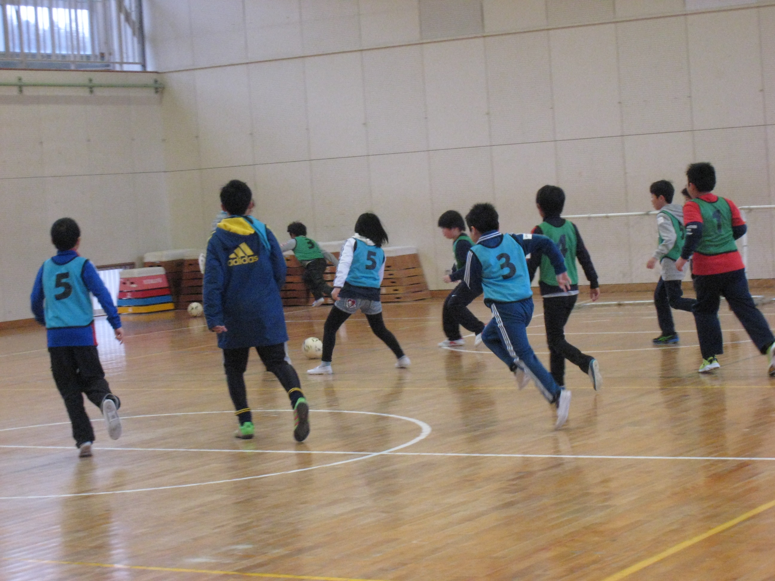 ����������