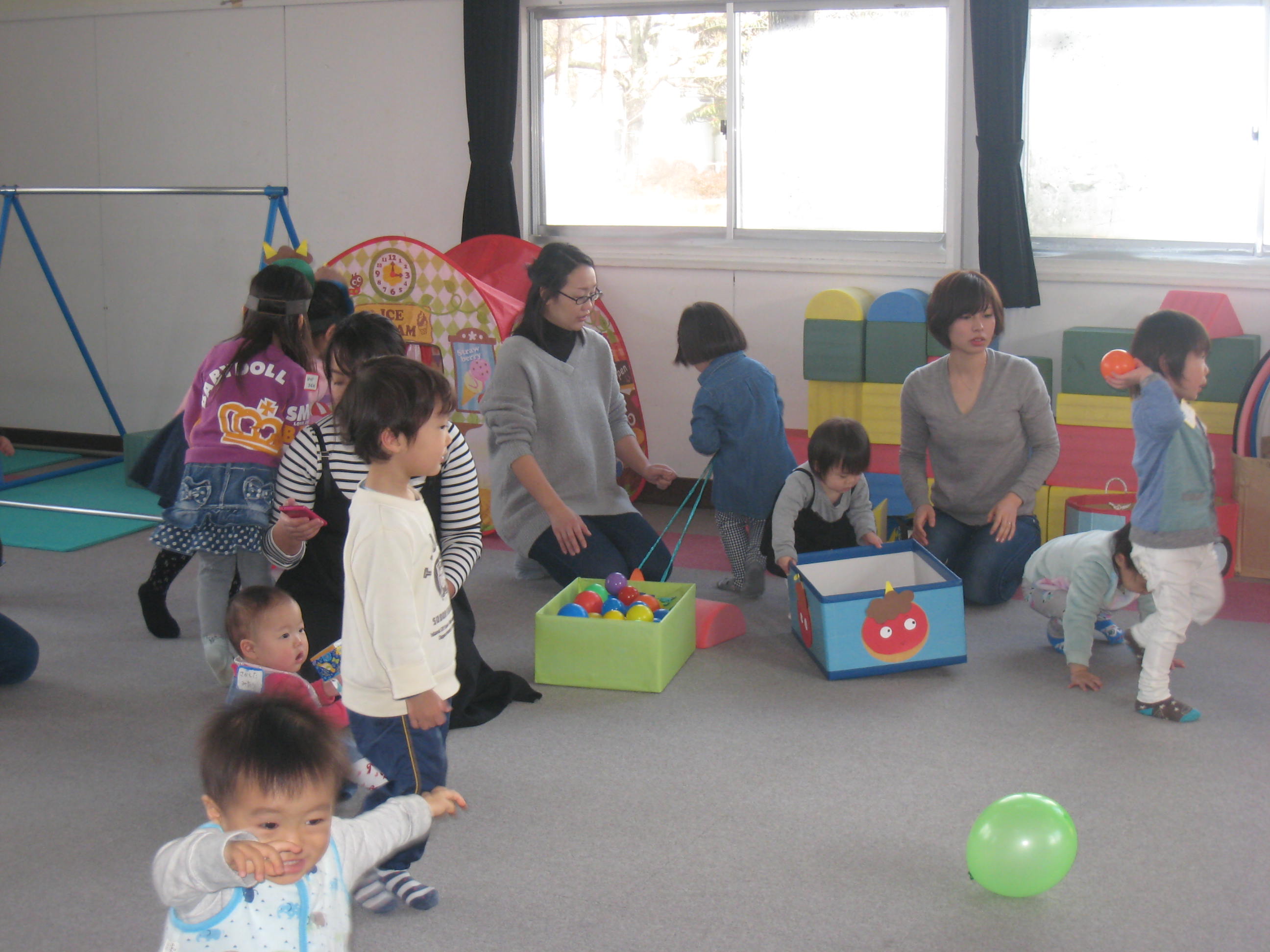 ����������