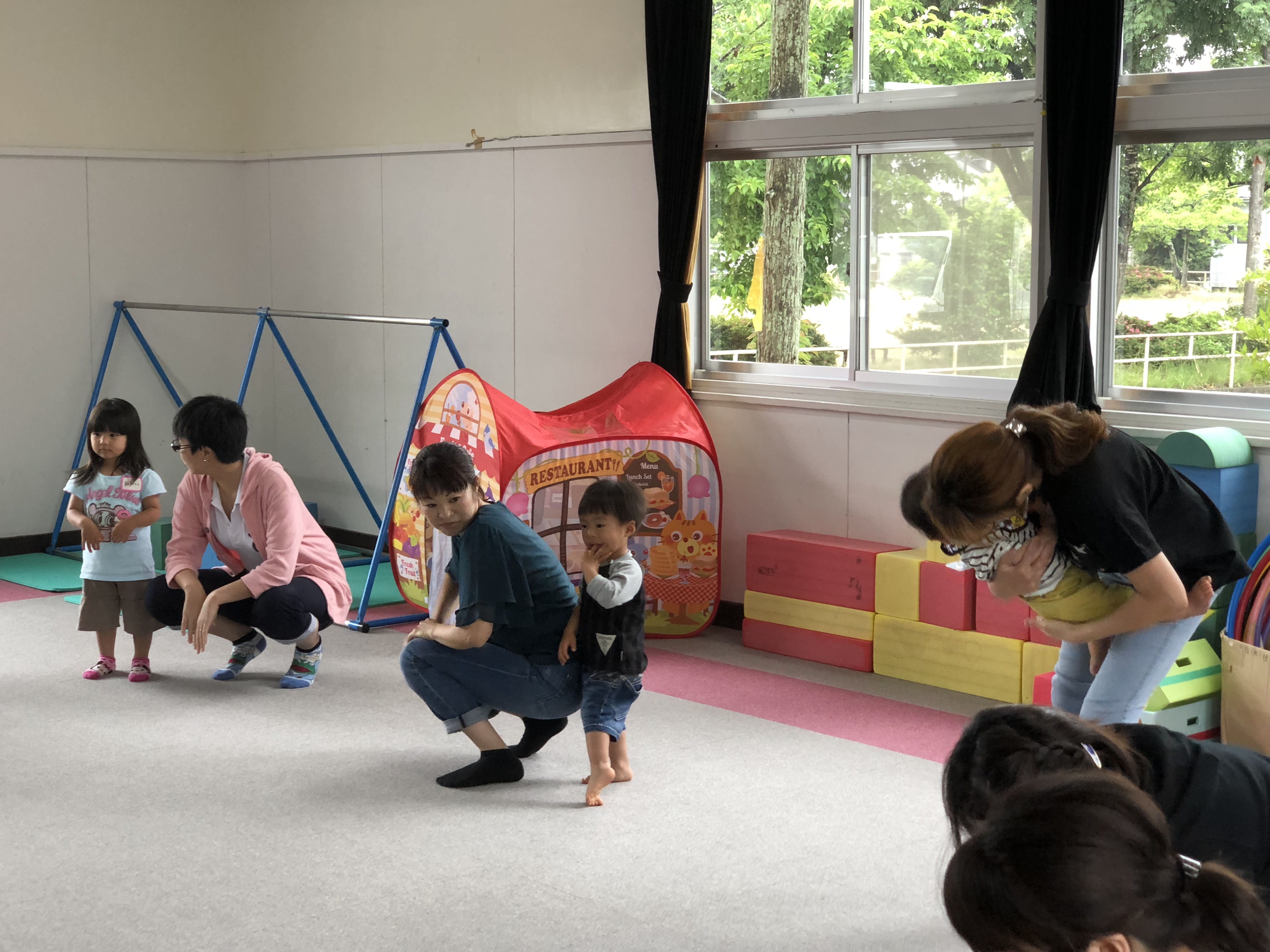 ����������